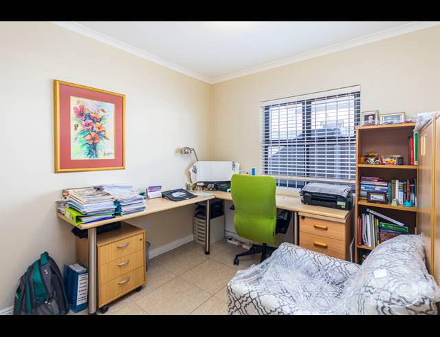 3 BEDROOM FREESTANDING TO LET IN SUNNINGDALE